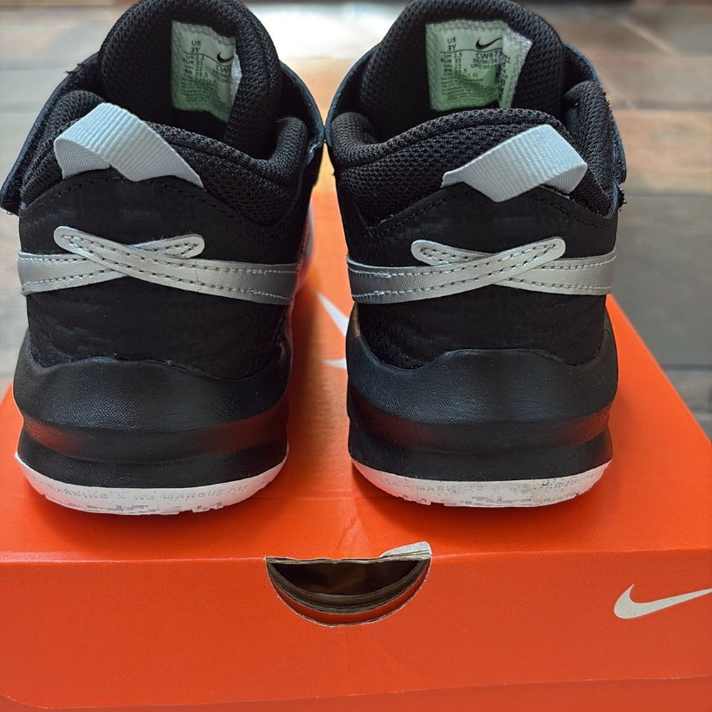 Nike Team Hustle D10 PS- Size 3y - Picture 5 of 8